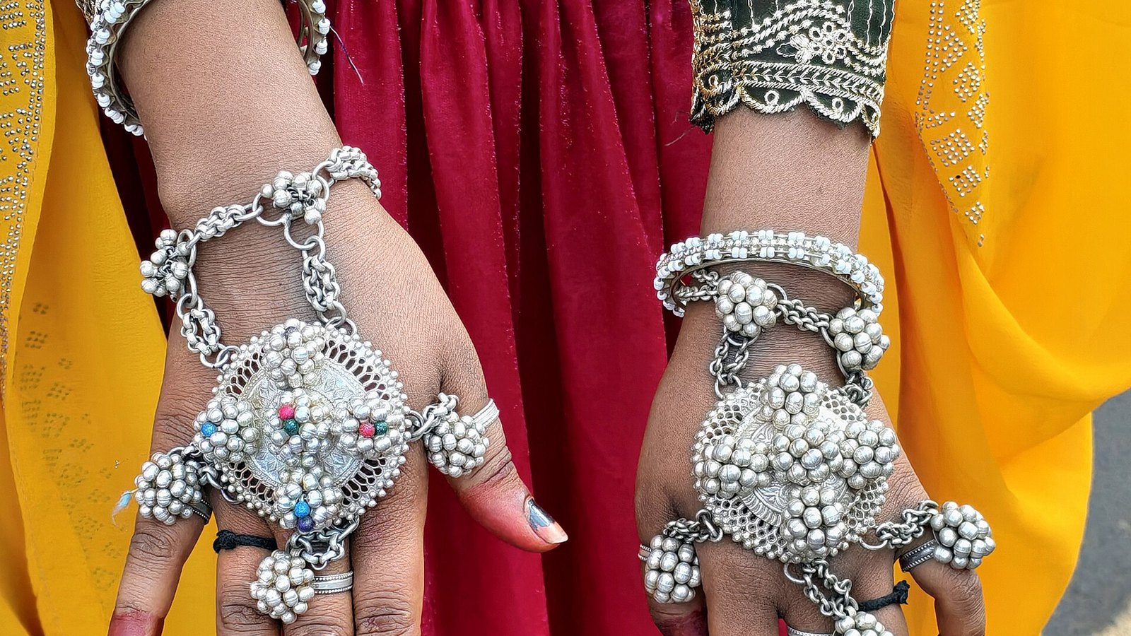 Lengths, weights and the one rule that stops two chains from knotting.